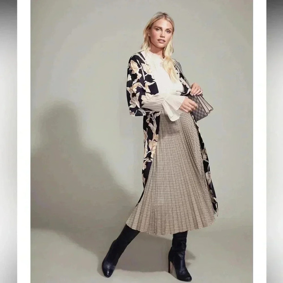 Maison du Soir black floral robe - Picture 2 of 7